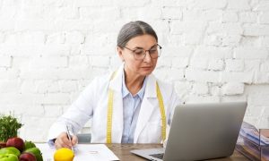 Преимущества и этапы процедуры фотоомоложения лица: показания, результаты и восстановление