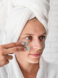 Как выбрать клинику эстетической медицины и косметологии: оценка квалификации врачей, безопасность процедур и планирование реабилитации